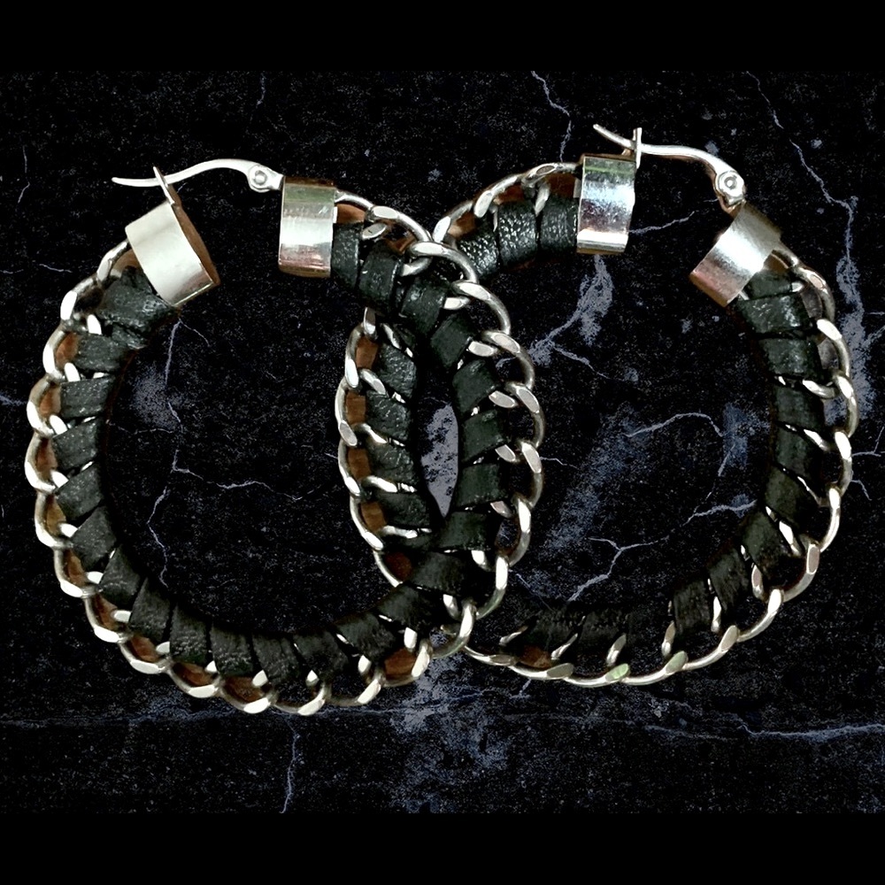 🖤Brand New-Black Leatherette/Stainless Steel Hoop Earrings